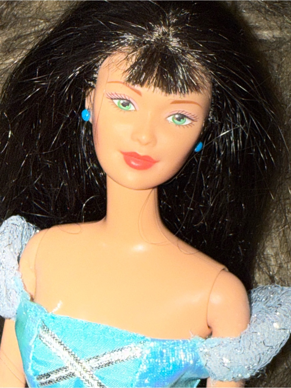 Barbie Kira sit n style 1999 doll black hair green eyes blue stud earrings